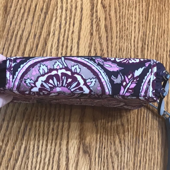 Vera Bradley RFID Wallet Wristlet in Purple Floral pattern - Pretty! - Picture 6 of 8
